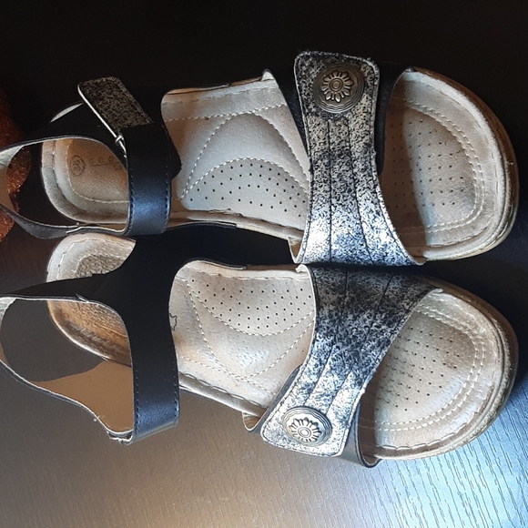 Vera Pelle Shoes - Velcro sandals